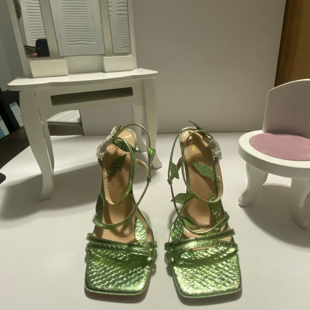 NEW Briela Green Snake-Embossed Leaf Ankle Strap High Heel Sandals size (6.5)